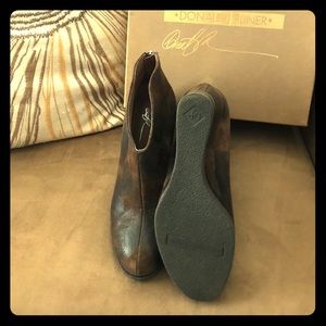 Donald J Pliner Bootie